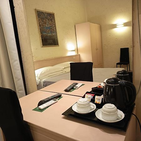 Hotel Julia Roma Eksteriør bilde