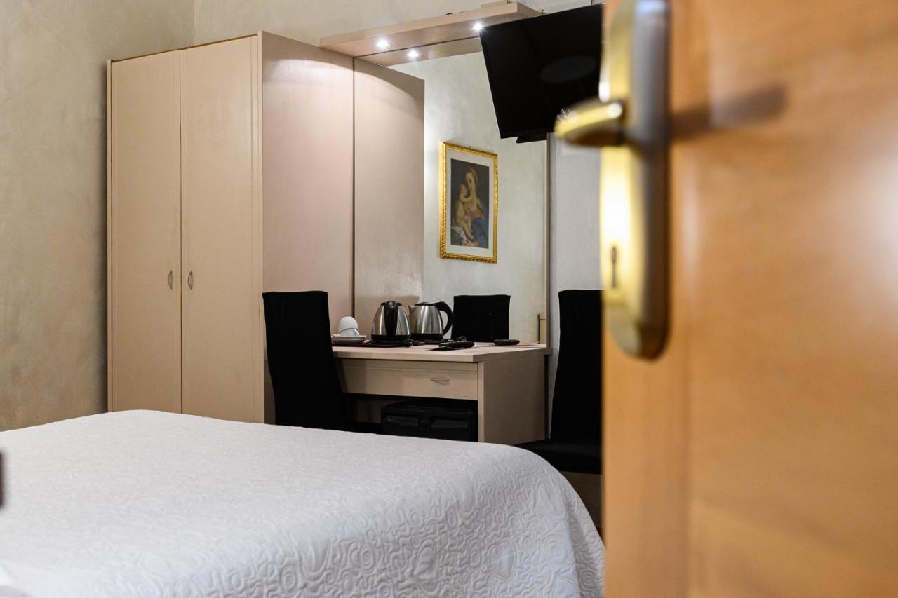Hotel Julia Roma Eksteriør bilde